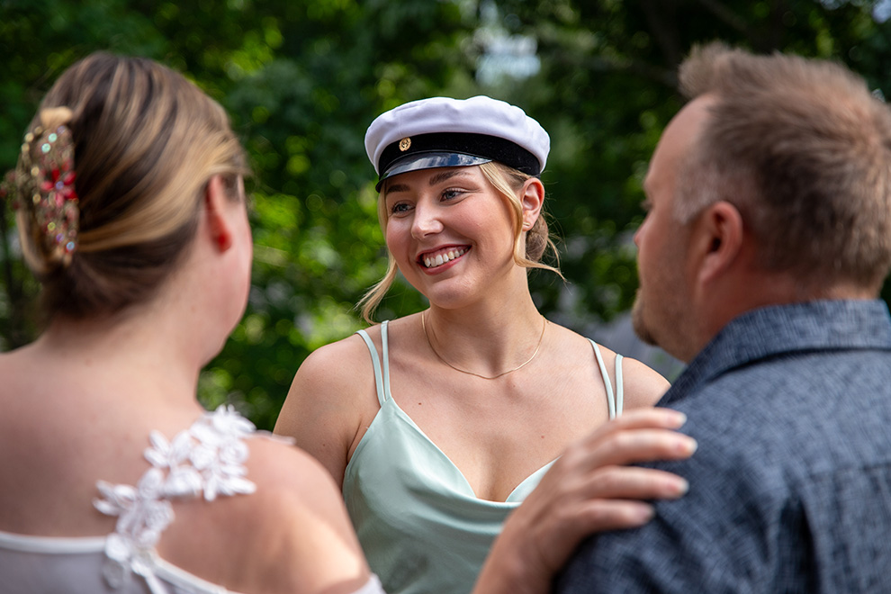 Kuvausvinkki ylioppilaskuvaan: katso tarkkaan lipan asento!