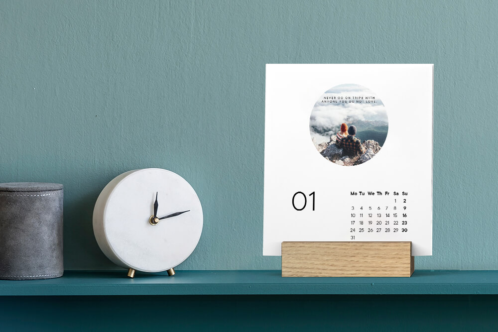 easel-calendar-monthly-page Cooler Tischkalender mit Holzaufsteller