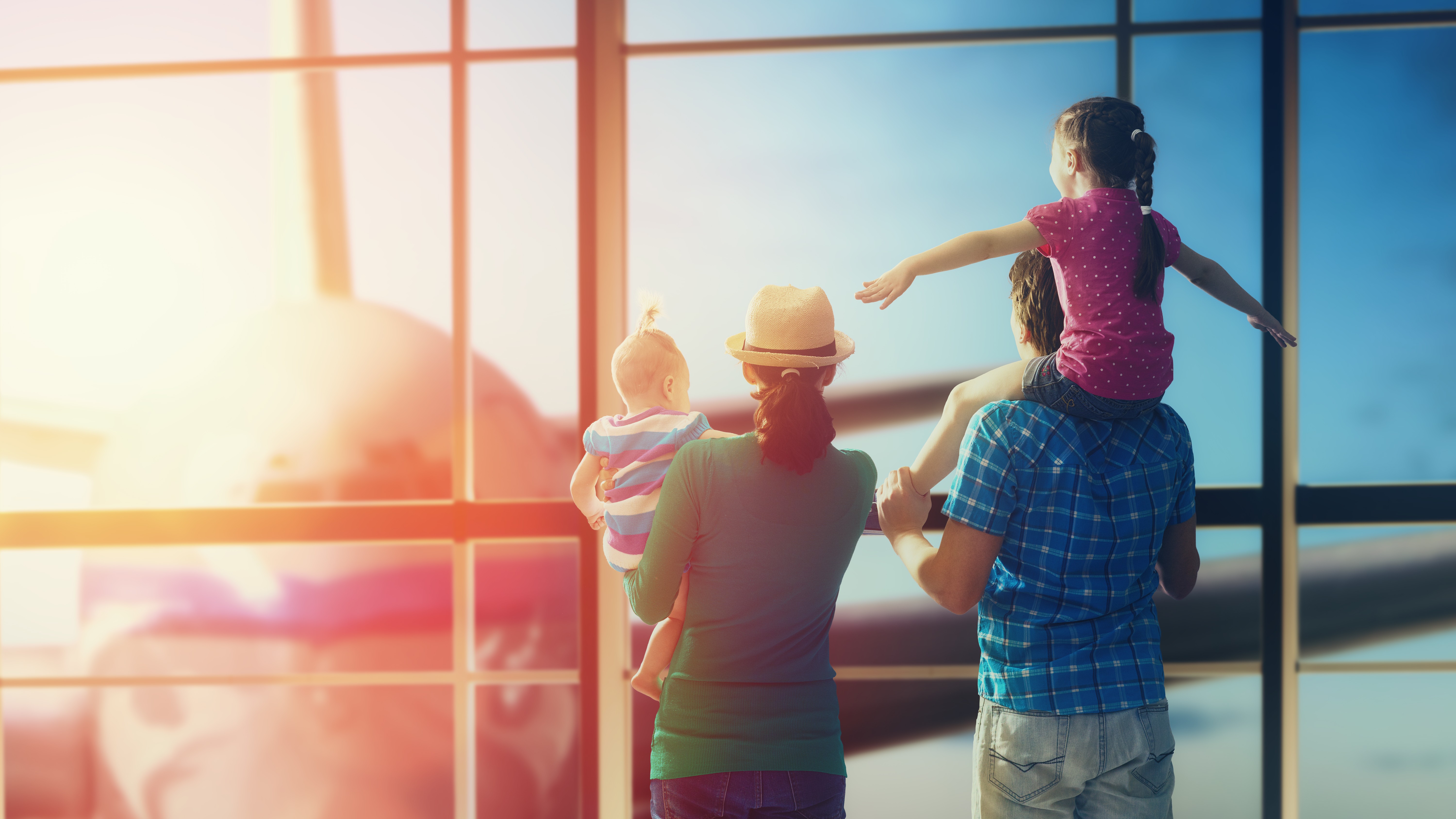Travelling%20with%20a%20Baby%20-%20Cover%2016-9 Mit Kindern reisen: So gelingt euer Familienurlaub bestimmt!