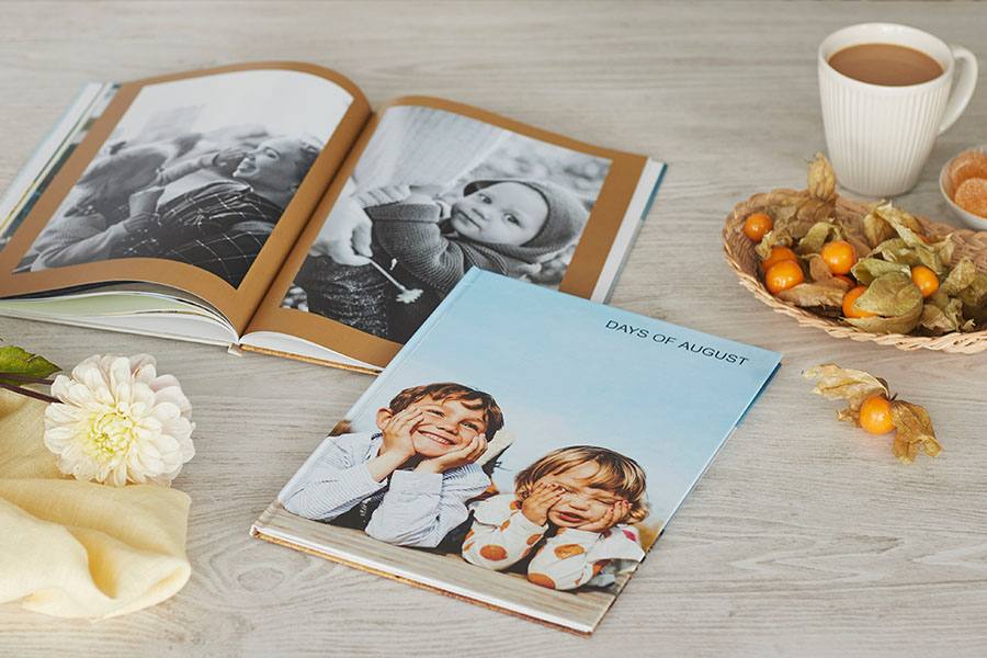 Halte deine Familienerinnerungen in einem Fotobuch fest. Halte deine Familienerinnerungen in einem Fotobuch fest.