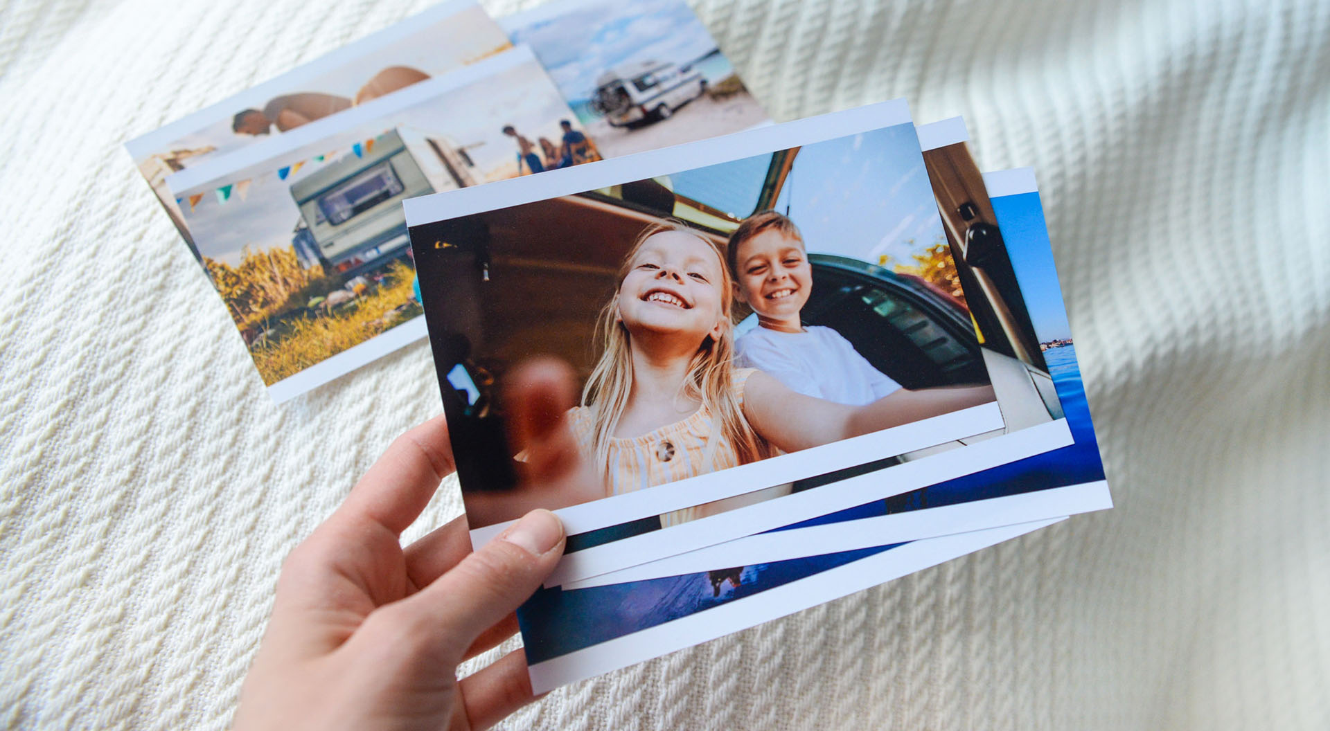 10 cm-foton skrivs ut med vita kanter upptill och nedtill om originalbildfilen har bildförhållandet 16:9 (widescreen).