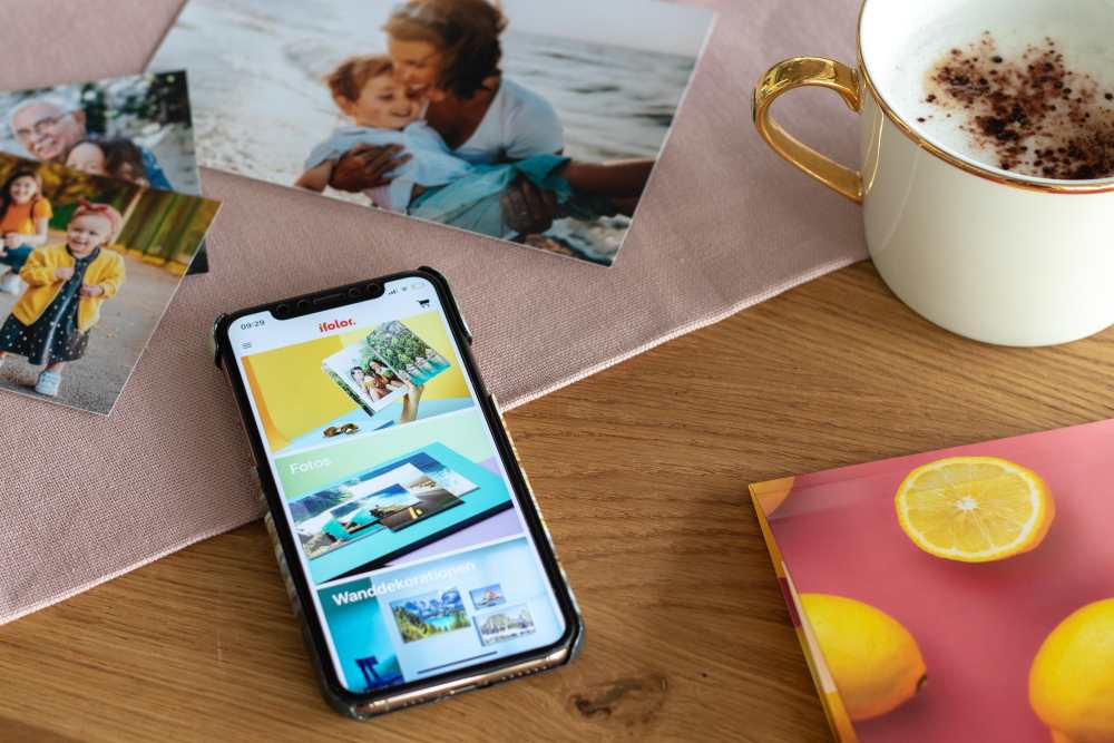 ifolor-digitalfoto-app-header Ihre schönsten Bilder vom Smartphone direkt nach Hause