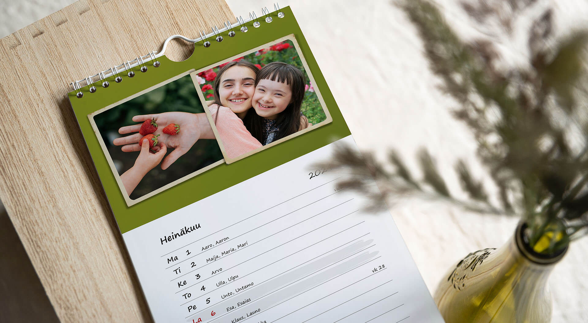 Keittiökalenteri kuvattuna pöydällä